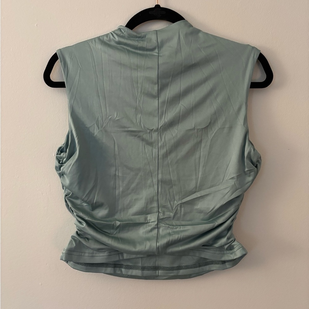 Light Green Sleeveless Crop Top - Picture 2 of 3